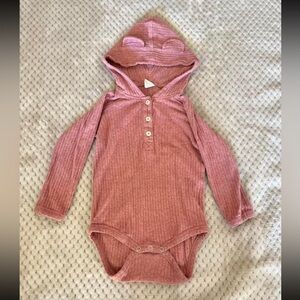 Kate Quinn 2T bear onsie